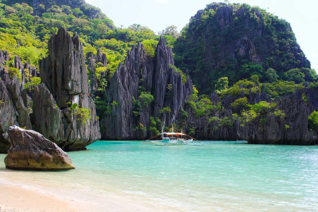 Top Beach Resorts - WhatsUp Philippines